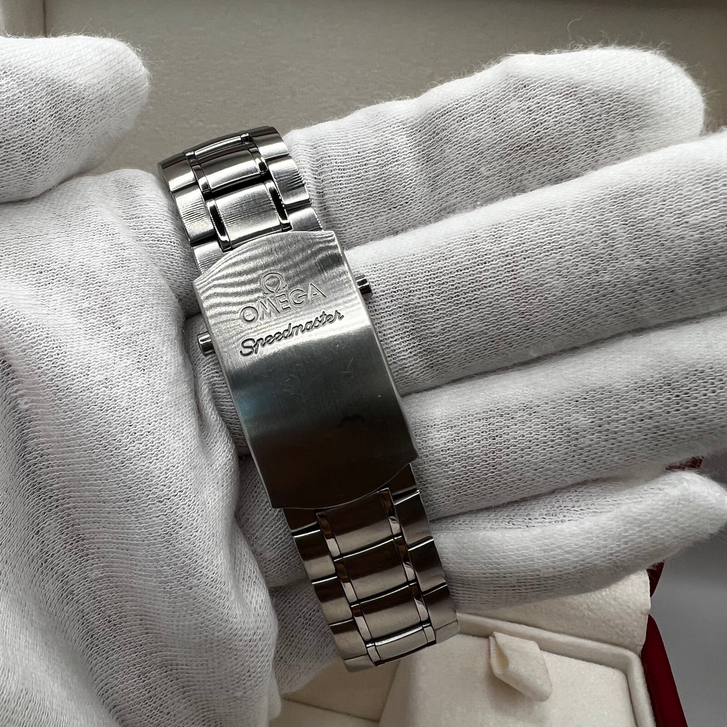 OMEGA Speedmaster Date / Day‑Date 323.30.40.40.06.001