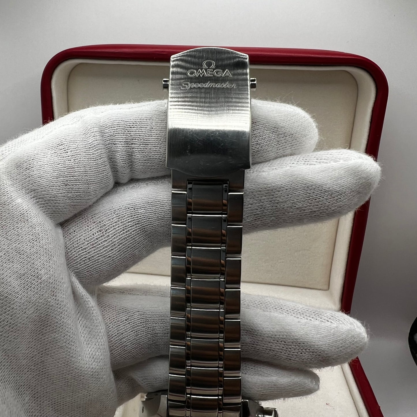 OMEGA Speedmaster Date / Day‑Date 323.30.40.40.06.001