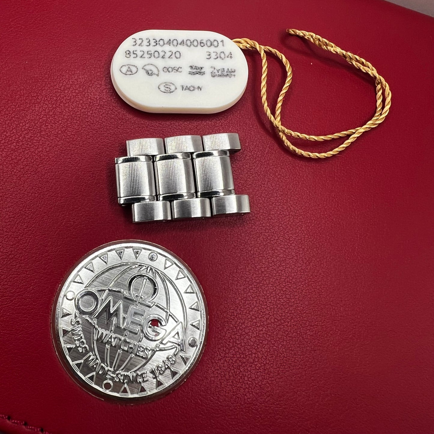 OMEGA Speedmaster Date / Day‑Date 323.30.40.40.06.001